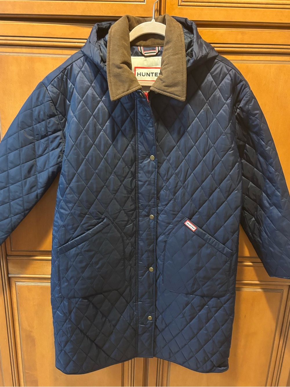 Hunter Barn Coat with Quilted Liner with Brown Cord Collar. Size: L